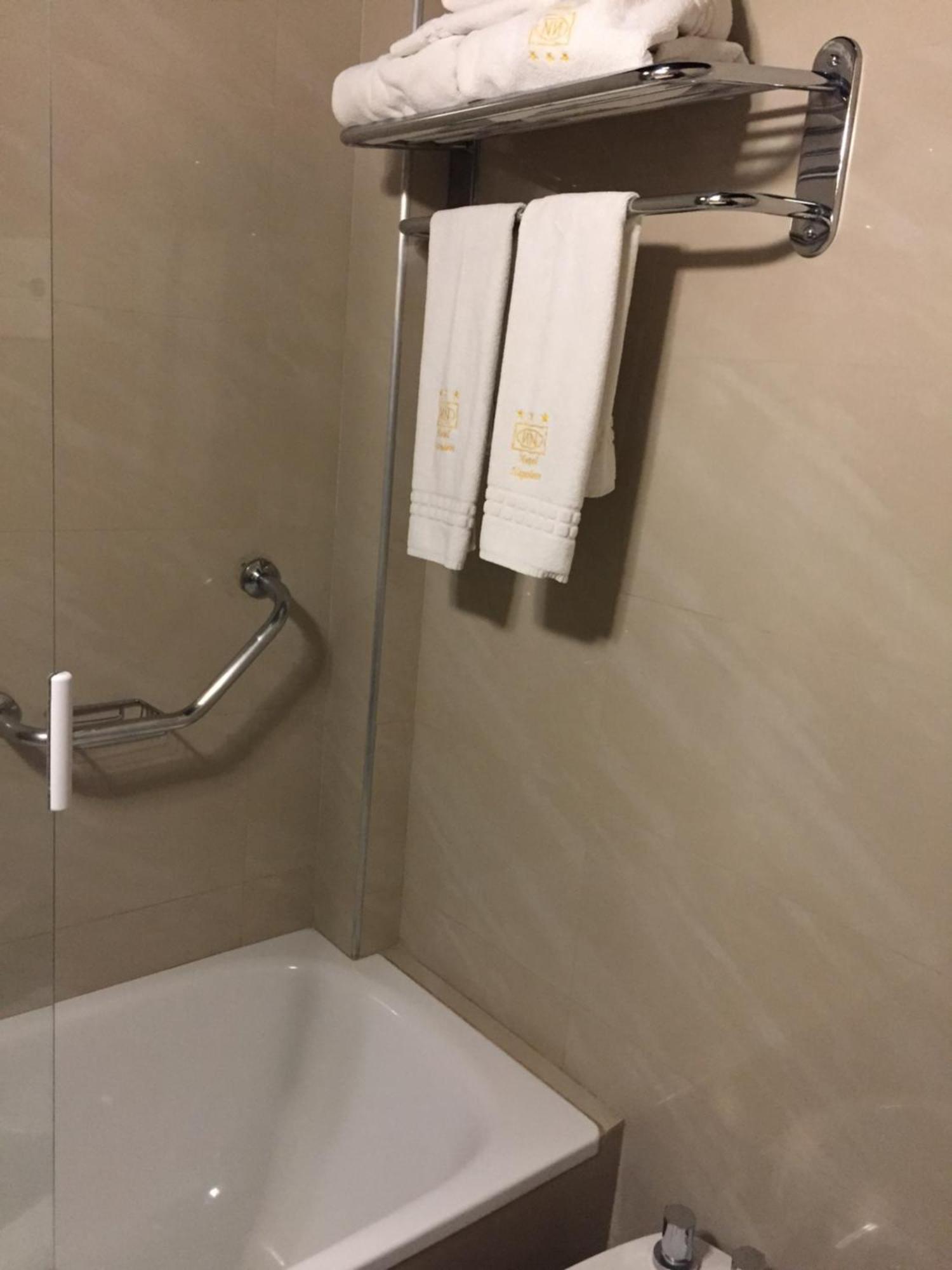 Single Room,698780196:JPEG