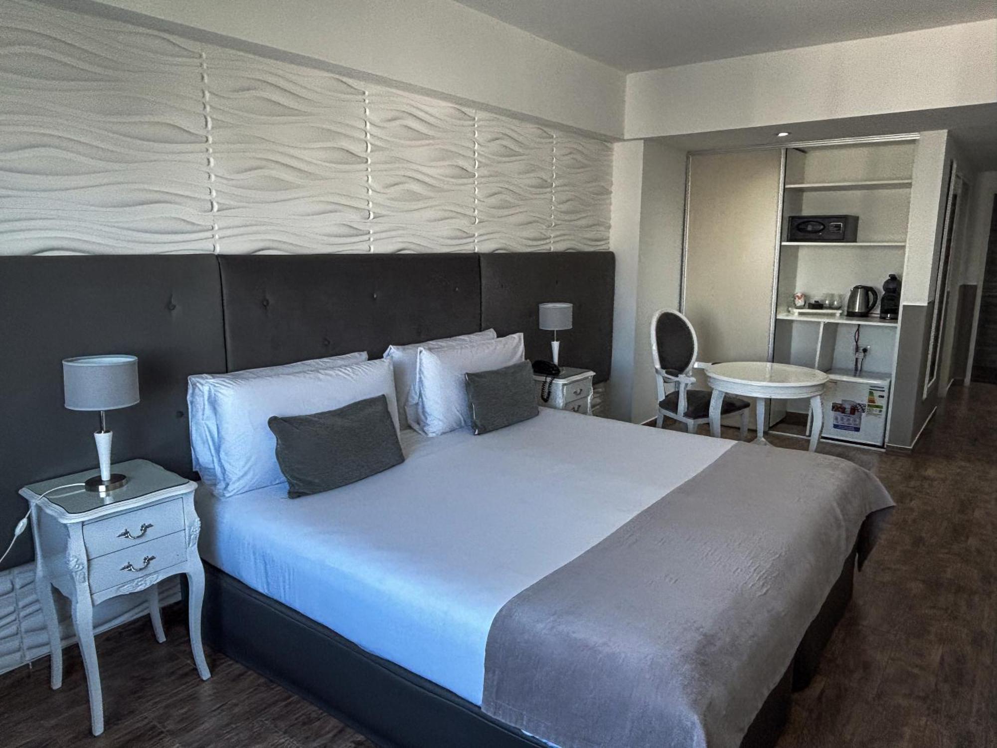 Large Double or Twin Room